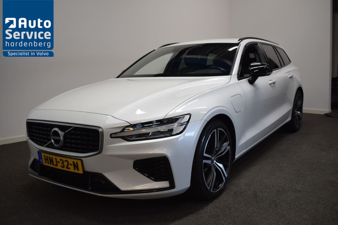 Volvo V60 - 2.0 T6 341pk AUT8 Twin Engine AWD R-Design Trekhaak 2000kg/ Adap. cruise/ Massage stoel/ C - AutoWereld.nl