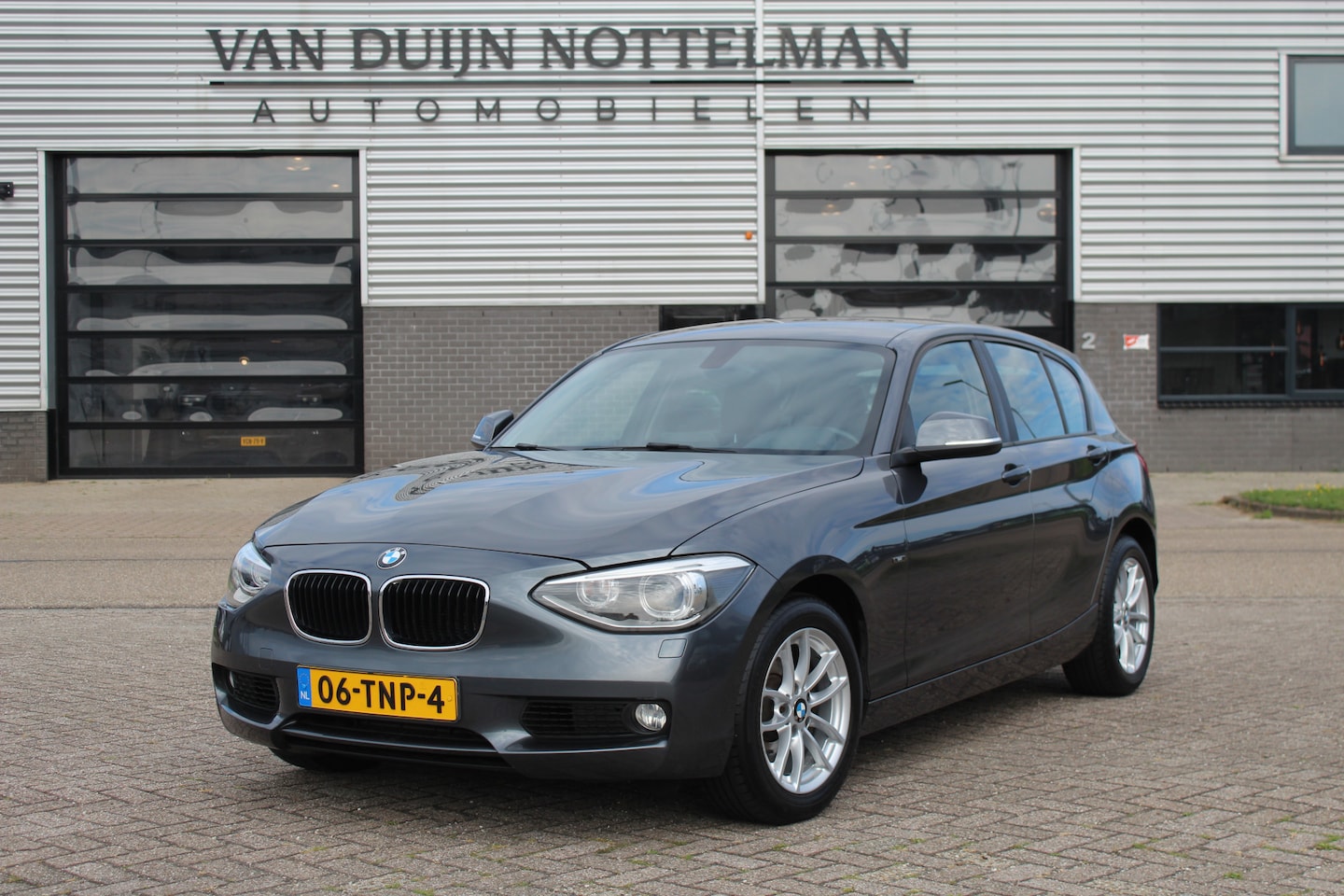 BMW 1-serie - 118i Business+ / Leer / Navigatie / Xenon / N.A.P. - AutoWereld.nl