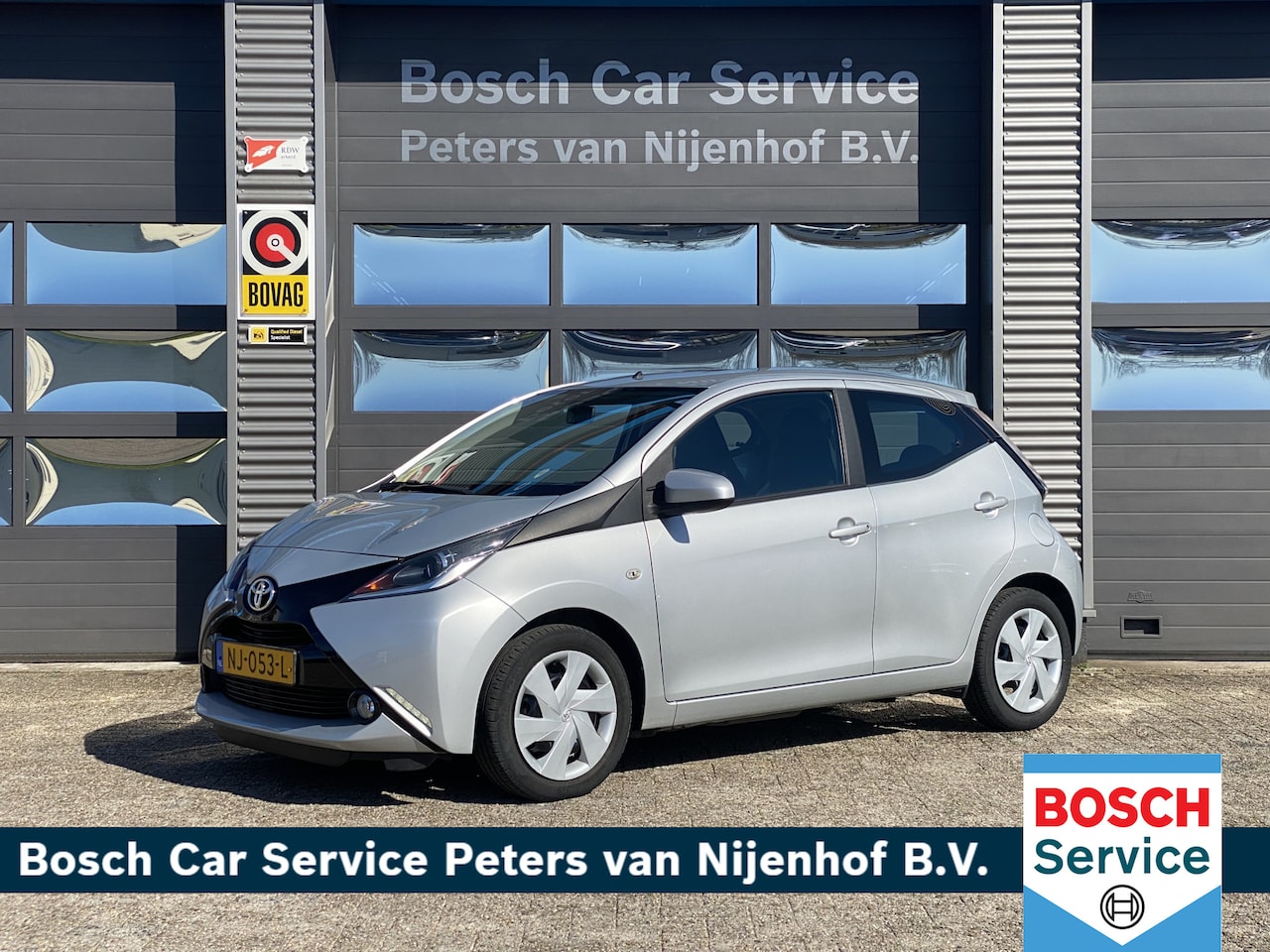 Toyota Aygo - 1.0 VVT-i x-play AIRCO 0NAVIGATIE CRUISE BLUETOOTH LED CAMERA 57DKM - AutoWereld.nl