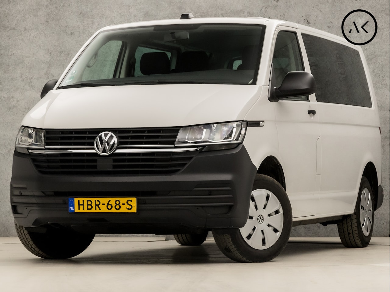 Volkswagen Transporter Kombi - 2.0 TDI L1H1 (9 PERSOONS, LEDER, APPLE CARPLAY, GROOT NAVI, NIEUWE APK, ELEK RAMEN, CRUISE - AutoWereld.nl