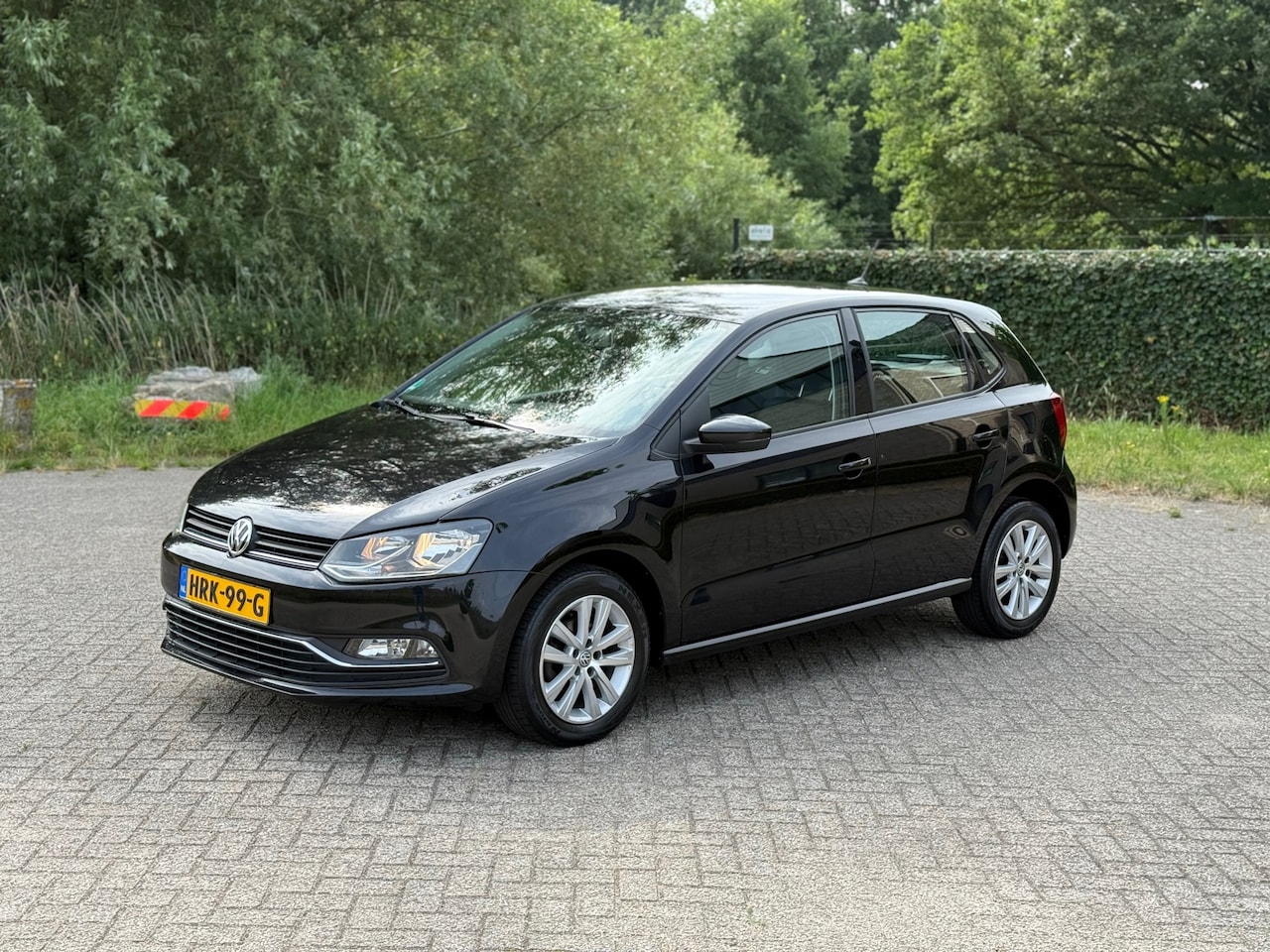 Volkswagen Polo - 1.2 TSI Highline NAVI I NIEWE APK I 90PK I ZEER MOOI BLUETOOTH - AutoWereld.nl