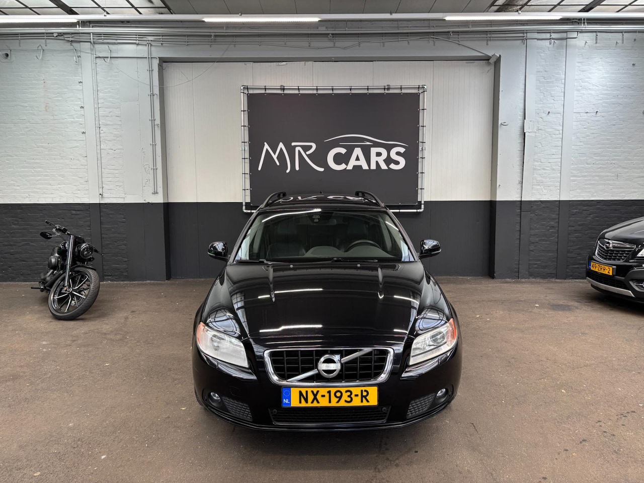 Volvo V70 - 2.4 D5 Summum Airco/Navi - AutoWereld.nl
