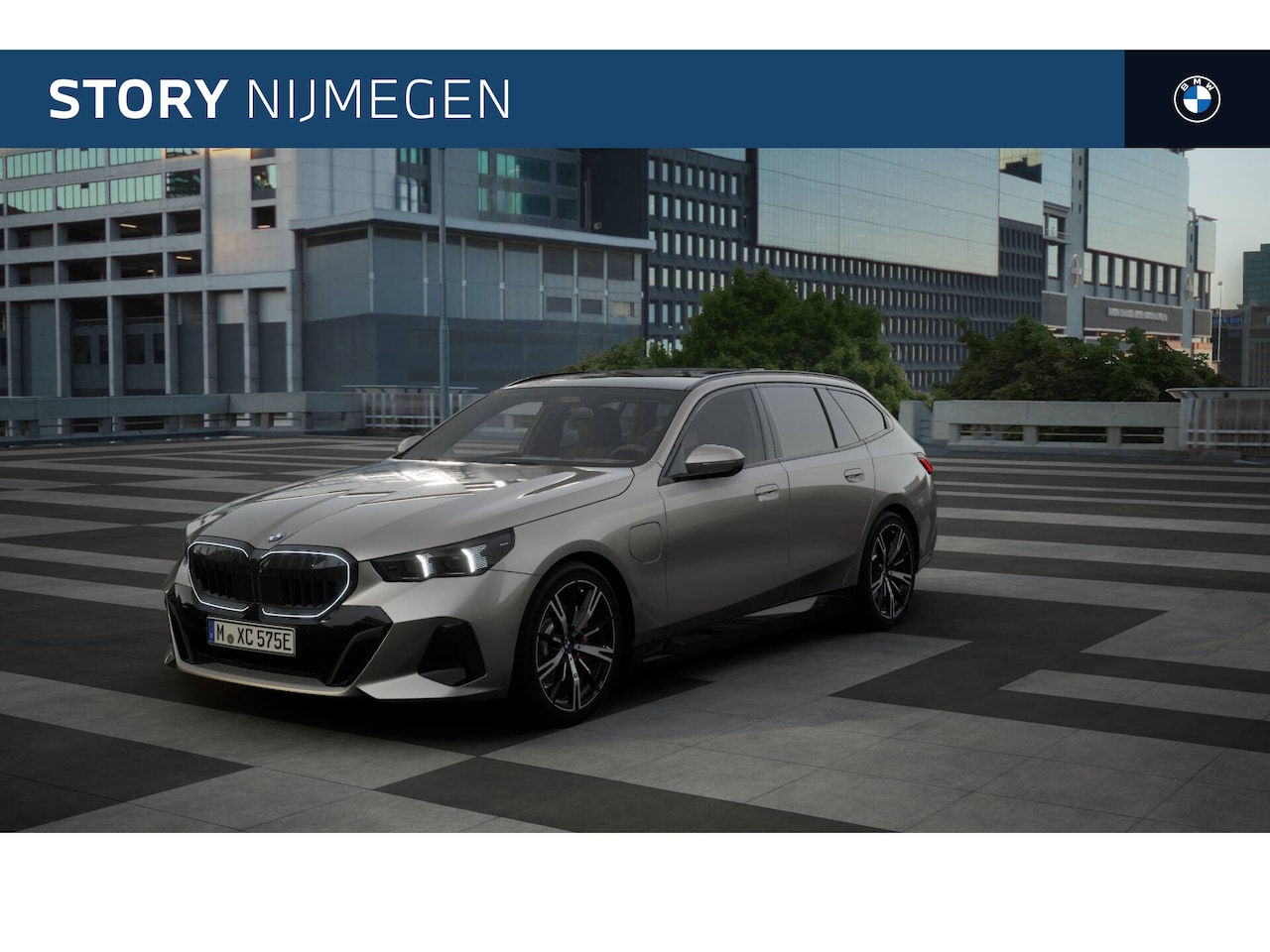 BMW 5-serie Touring - 530e M Sport Automaat / Panoramadak / Trekhaak / Bowers & Wilkins / Adaptieve LED / Parkin - AutoWereld.nl
