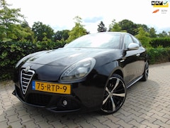 Alfa Romeo Giulietta - 1.4 Turbo Distinctive , Sportiva , Clima / Cruise / Half-Leder / Navi-Multimedia / 19" Lm
