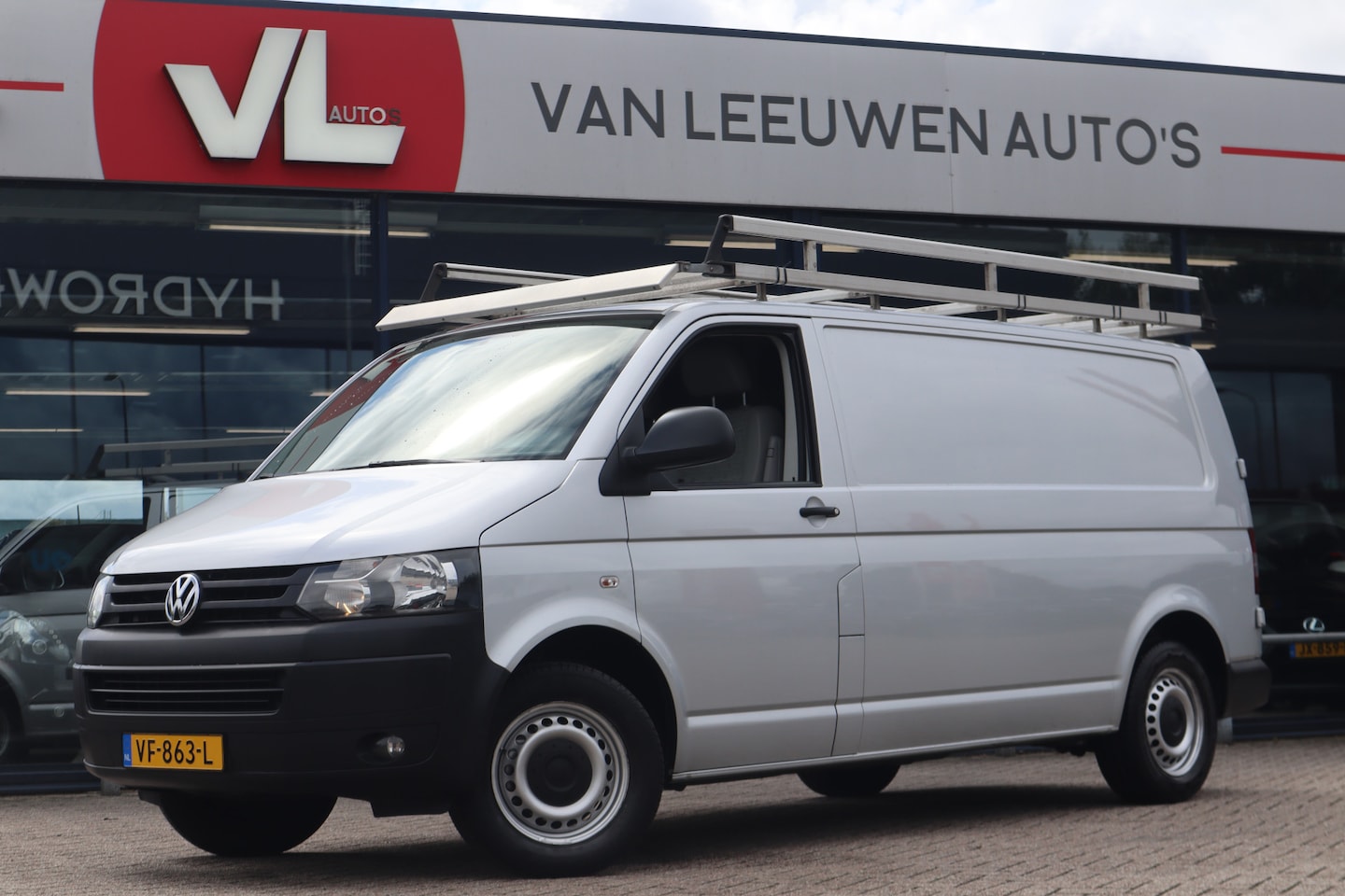 Volkswagen Transporter - 2.0 TDI L2H1 BM Baseline DC Budgetline | Cruise | Airco | Trekhaak - AutoWereld.nl