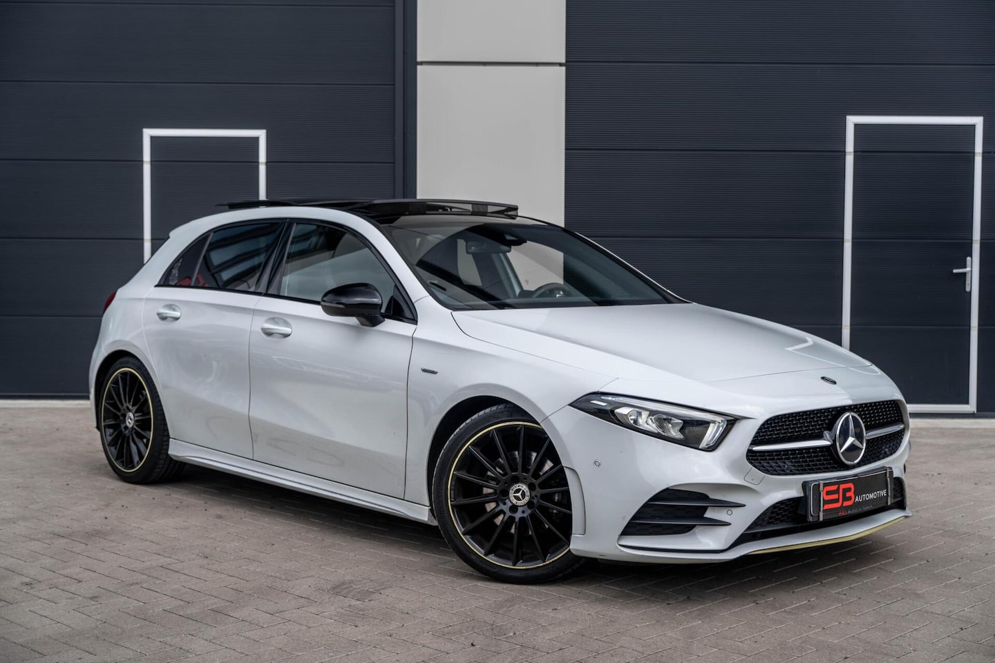 Mercedes-Benz A-klasse - 200 AMG Edition Sfeer|Carmera|Pano|Bomvol! - AutoWereld.nl