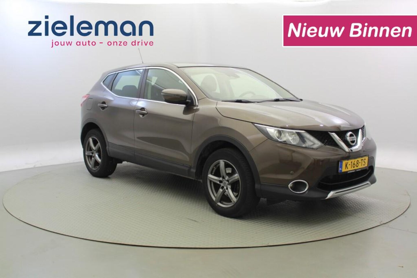 Nissan Qashqai - 1.2 Acenta - Navi, Cruise, Clima, Stoelverwarming, Trekhaak - AutoWereld.nl