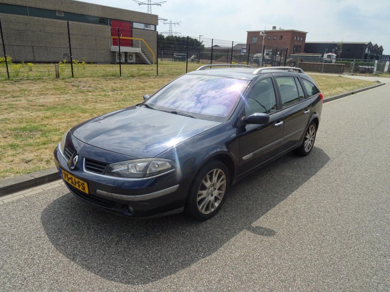 Renault Laguna Grand Tour - 2.0-16V Privilège 2.0-16V Privilège - AutoWereld.nl