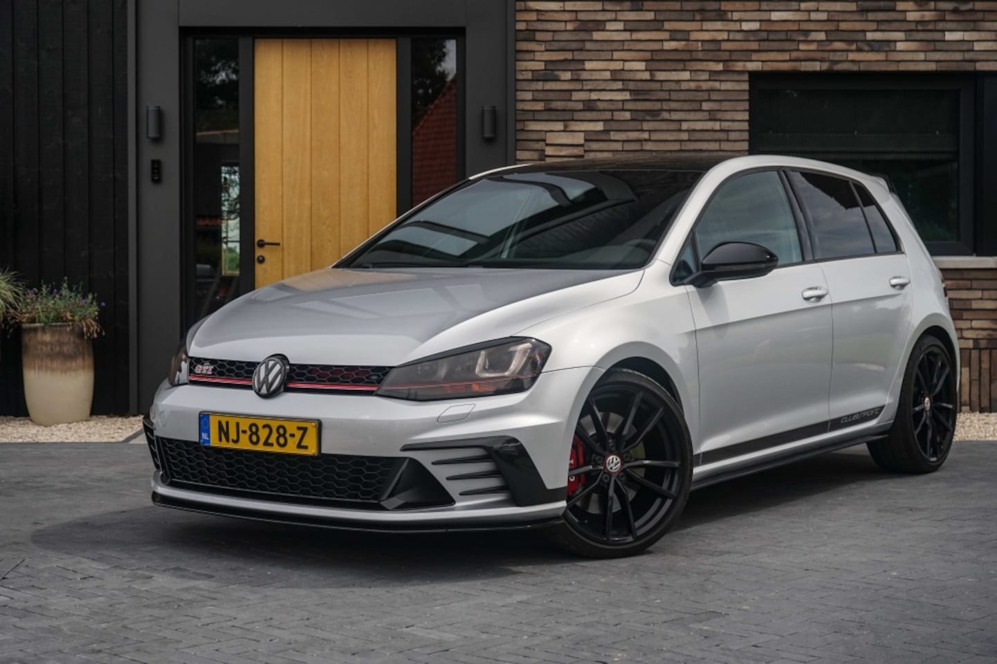 Volkswagen Golf - 2.0 TSI GTI Clubsport 265PK Recaro schaalstoelen - AutoWereld.nl