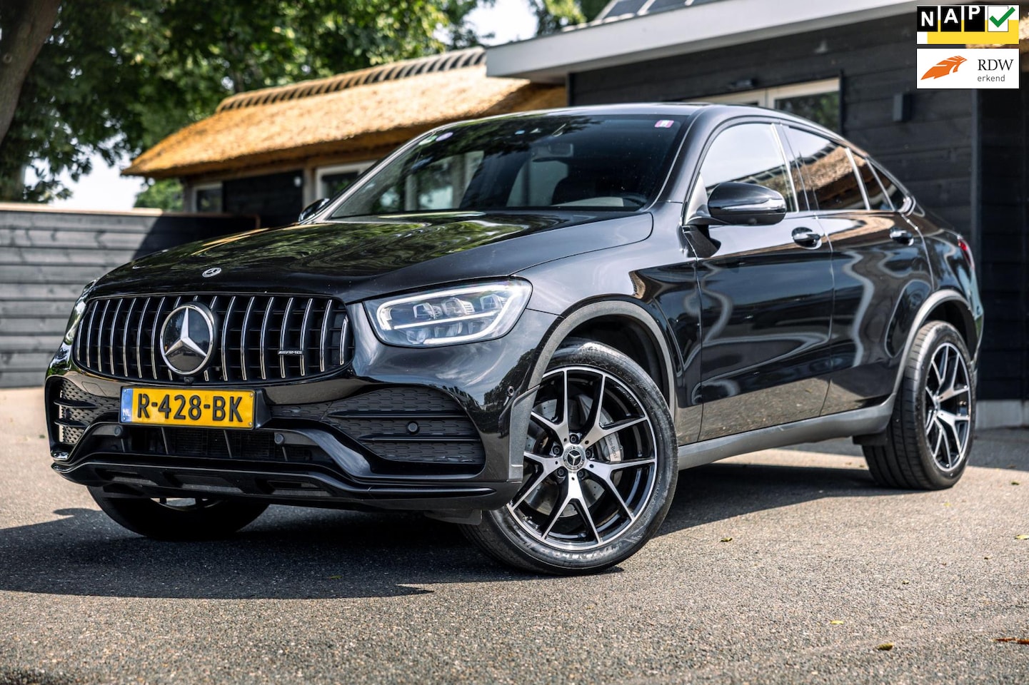 Mercedes-Benz GLC-klasse Coupé - 300e 4MATIC Business Solution AMG Panorama Night Panama gril - AutoWereld.nl