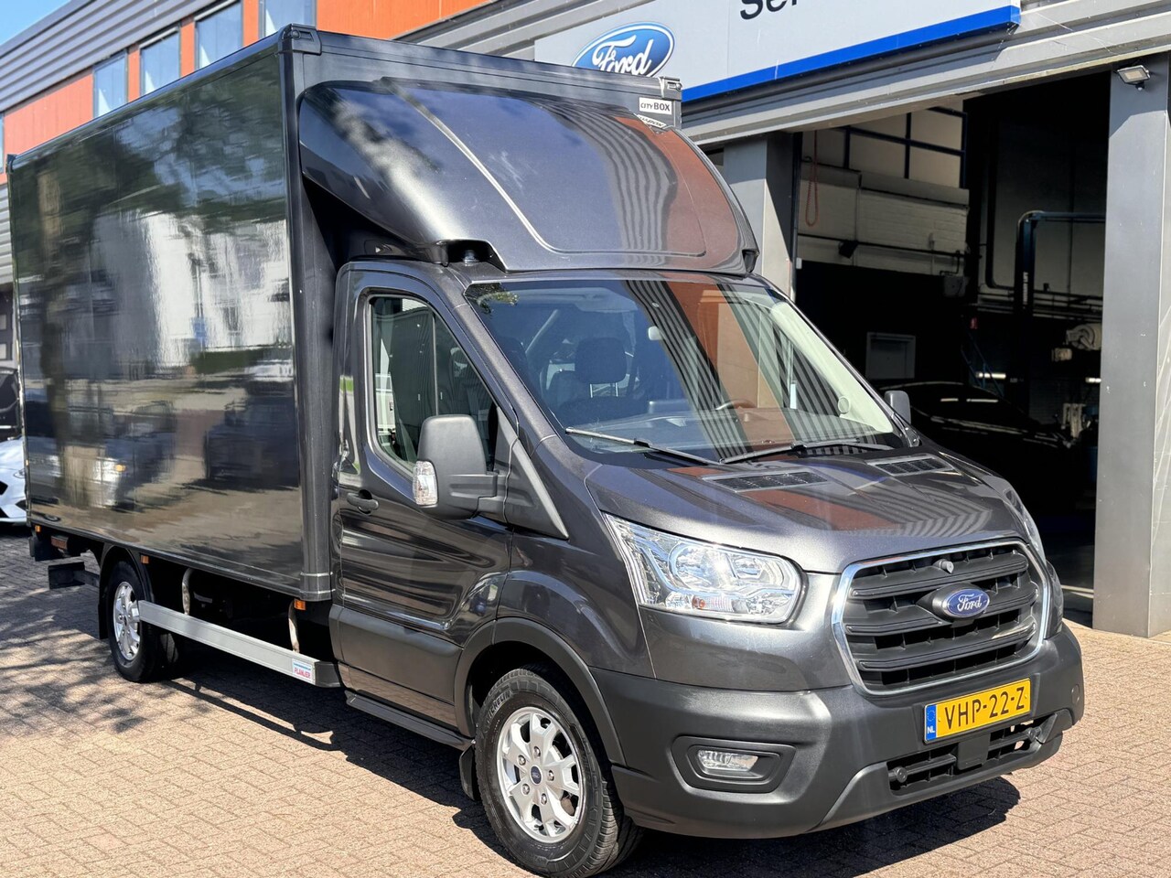 Ford Transit - 2.0 TDCi 130pk Bakwagen Laadklep Navi Camera Garantie 23-11-2025 Winter pack - AutoWereld.nl