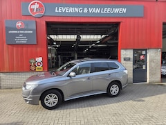Mitsubishi Outlander - 2.0 Intense LM velgen/ Airco/ Trekhaak/ Rijklaarprijs