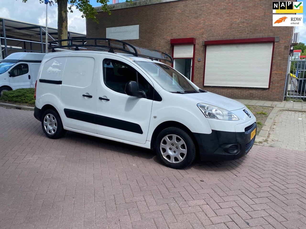 Peugeot Partner - 120 1.6 HDI * 133.627 KM NAP * Airco * Euro5 * 2011 * Imperiaal * Elek ramen * WEINIG KM M - AutoWereld.nl