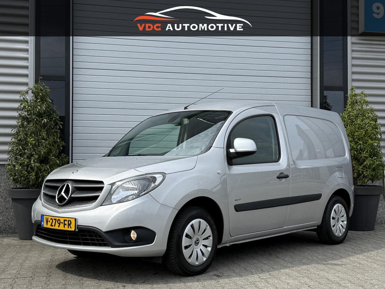 Mercedes-Benz Citan - 109 CDI Zilver Metallic | Camera | Airco | Parkeersensoren | Cruisecontrol | Radio Bluetoo - AutoWereld.nl