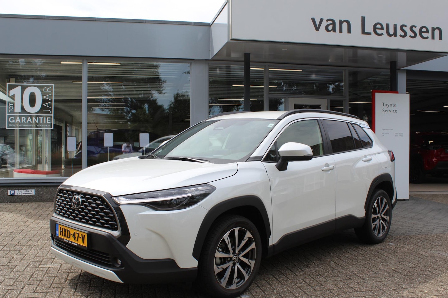 Toyota Corolla Cross - Hybrid 140 STYLE EL-ACHTERKLEP STOEL-STUUR & RUITEN WISSER VERW. KEYLESS PARK.SENSOREN V+A - AutoWereld.nl