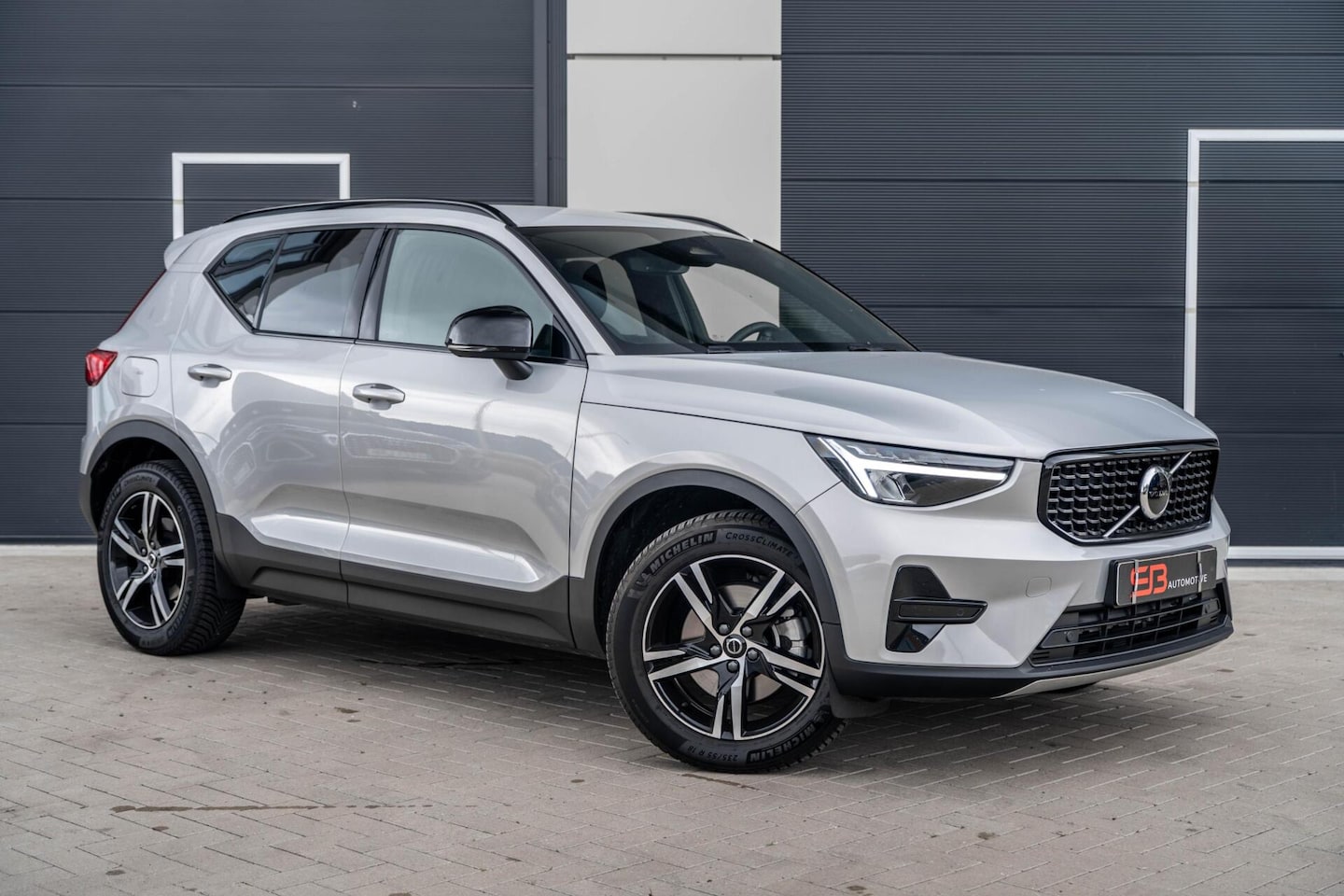Volvo XC40 - 2.0 B3 Stuur/Stoelverw|Memory|H/K|Camera|Bomvol! - AutoWereld.nl