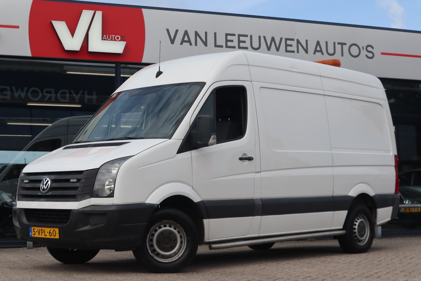 Volkswagen Crafter - 50 2.0 TDI L2H1 | Airco | Cruise control | APK 13-07-2025 | - AutoWereld.nl