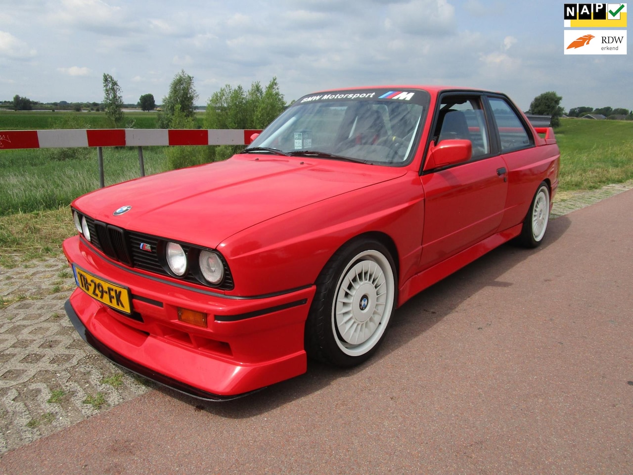 BMW M3 - 3-serie E30 circuit auto met 2.8 motor 6cilinder - AutoWereld.nl