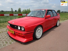 BMW M3 - E30 circuit auto met 2.8 motor 6cilinder 220pk