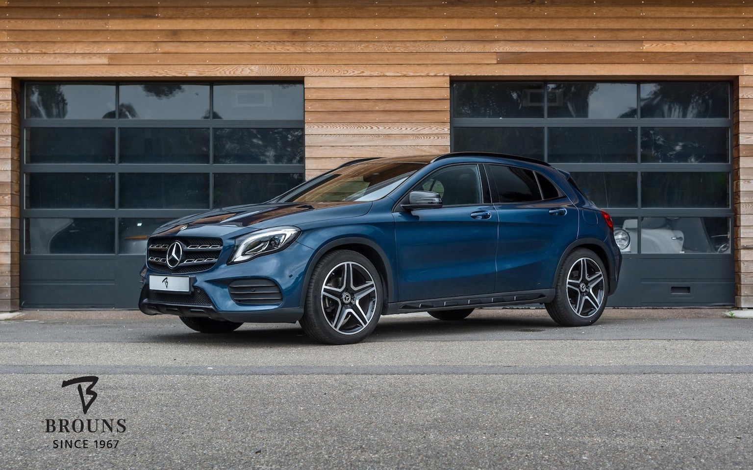Mercedes-Benz GLA-Klasse - 180 AMG Night Upgrade | Panorama | Night | 19" | LED | Camera | Comfort Sleutel - AutoWereld.nl