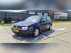 Volkswagen Golf - 2.0 Highline VW Golf 2.0i Airco TOP STAAT