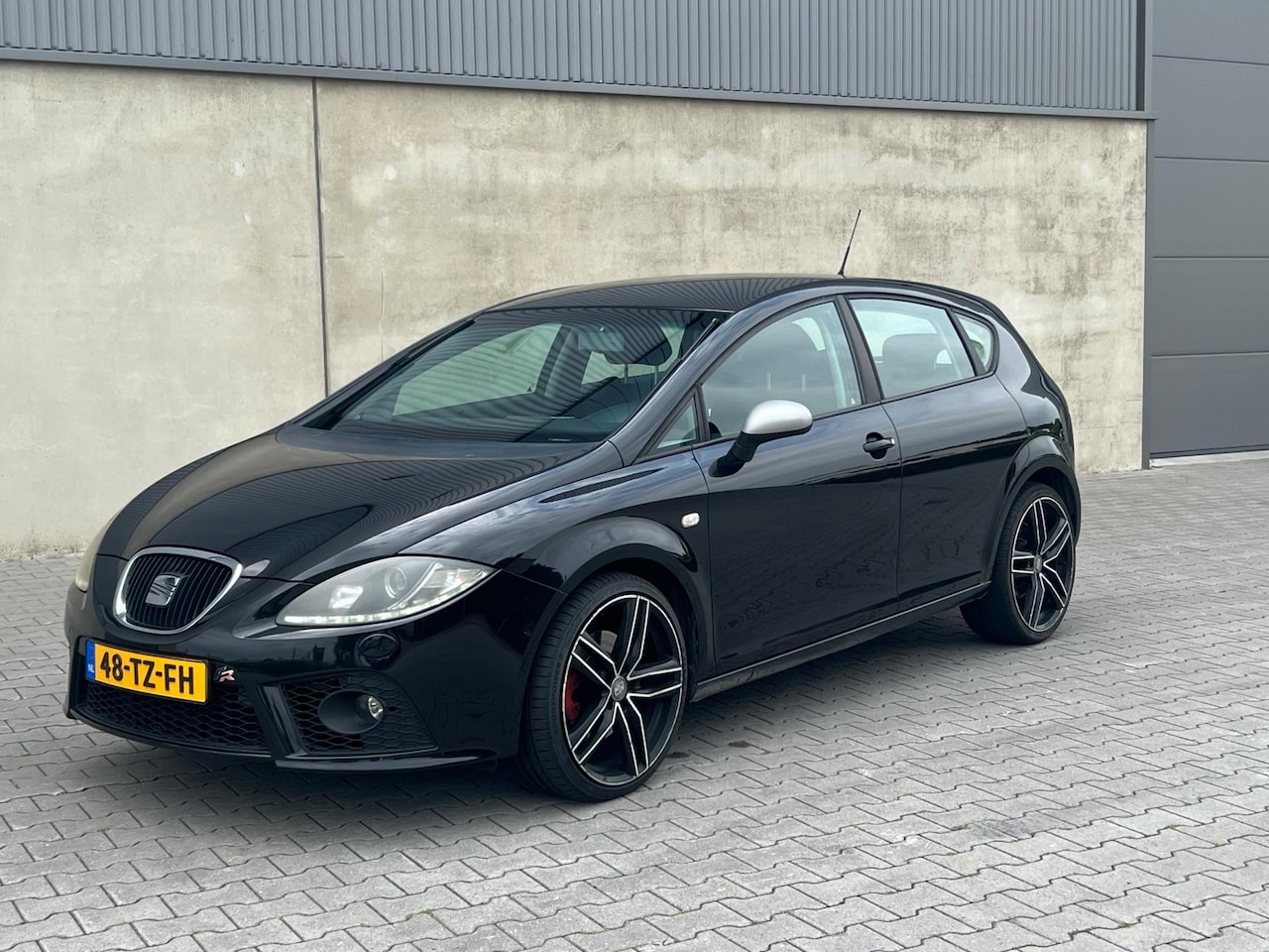 SEAT Leon - 2.0 TFSI FR 200pk LED+CRUISE+CLIMA+PDC+NAVI AUDIO SCHERM+MF SPORTSTUUR+19 INCH VELGEN+BOEK - AutoWereld.nl