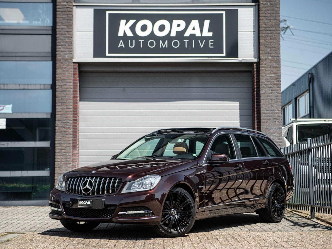 Mercedes-Benz C-klasse Estate - 180 Premium Edition | Panoramadak | Camera | Leer | NAP - AutoWereld.nl