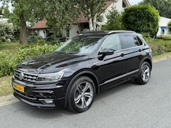 Volkswagen Tiguan - 2.0 TSI 4Motion 220PK DSG R-Line•Pano•Trekhaak