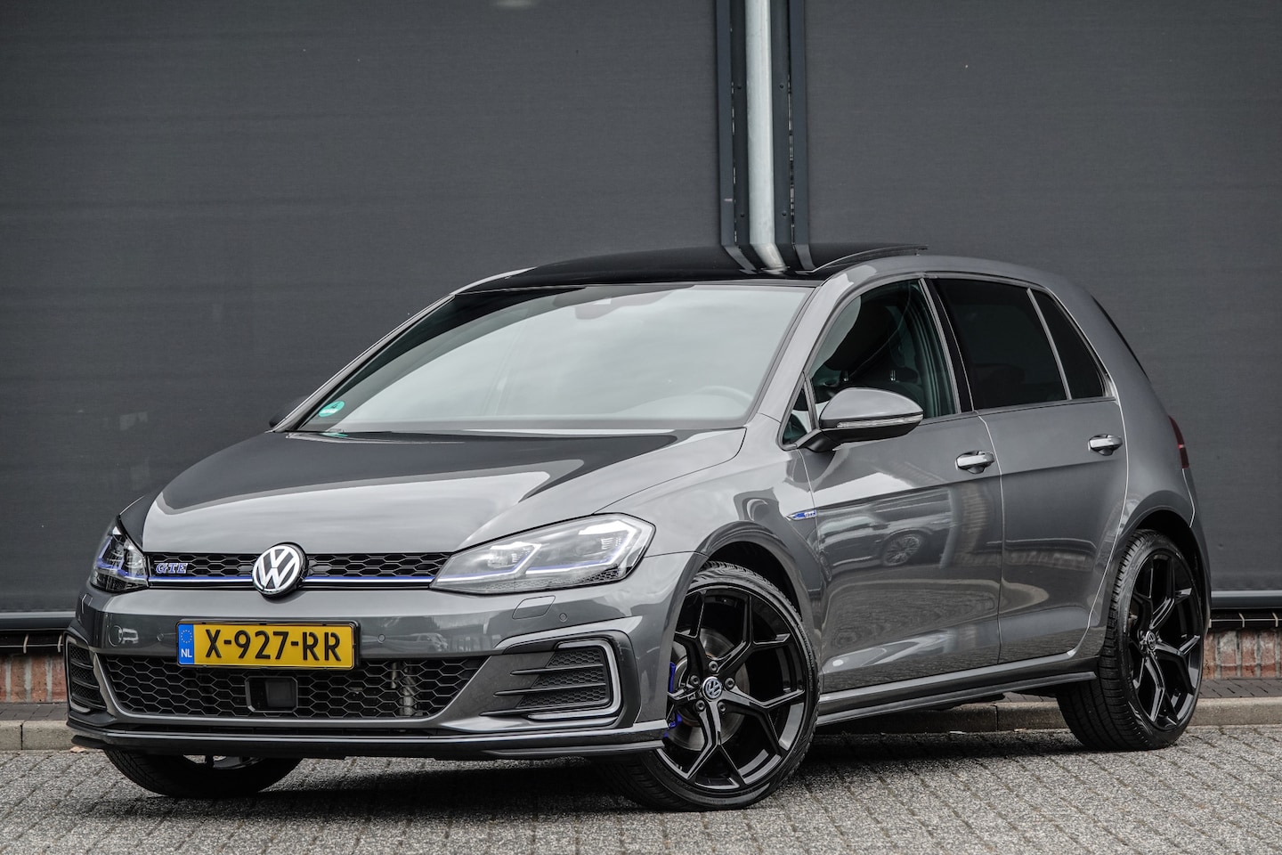 Volkswagen Golf - GTE 1.4TSI 204Pk Aut. | Plug-in Hybride | Achteruitrijcamera | Panoramadak | 19'' | Indium - AutoWereld.nl