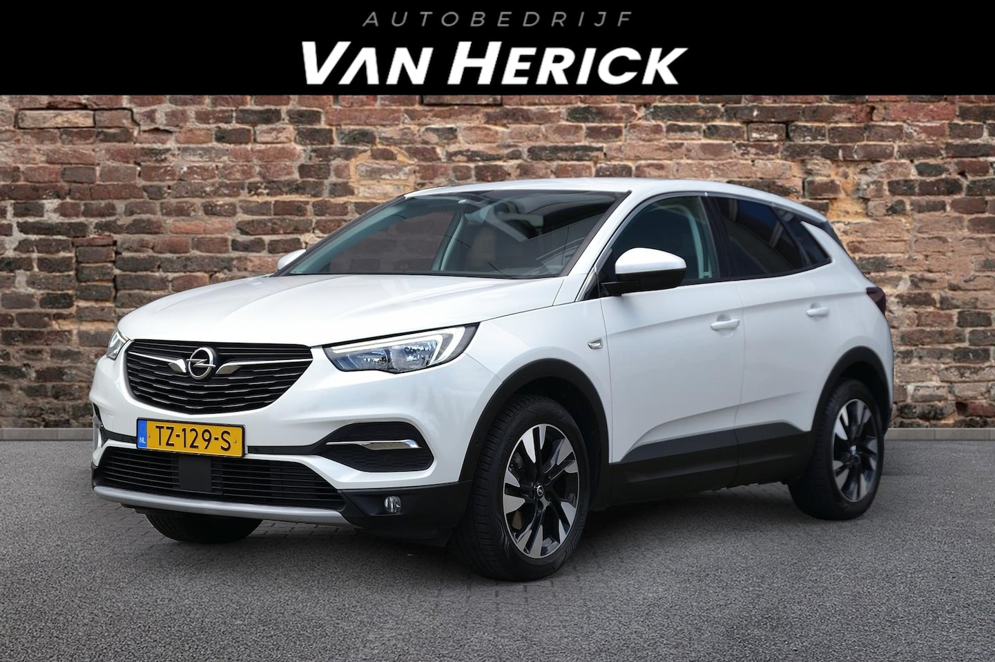 Opel Grandland X - 1.2 Turbo Innovation 131PK! | Navi | Carplay | Nette staat - AutoWereld.nl