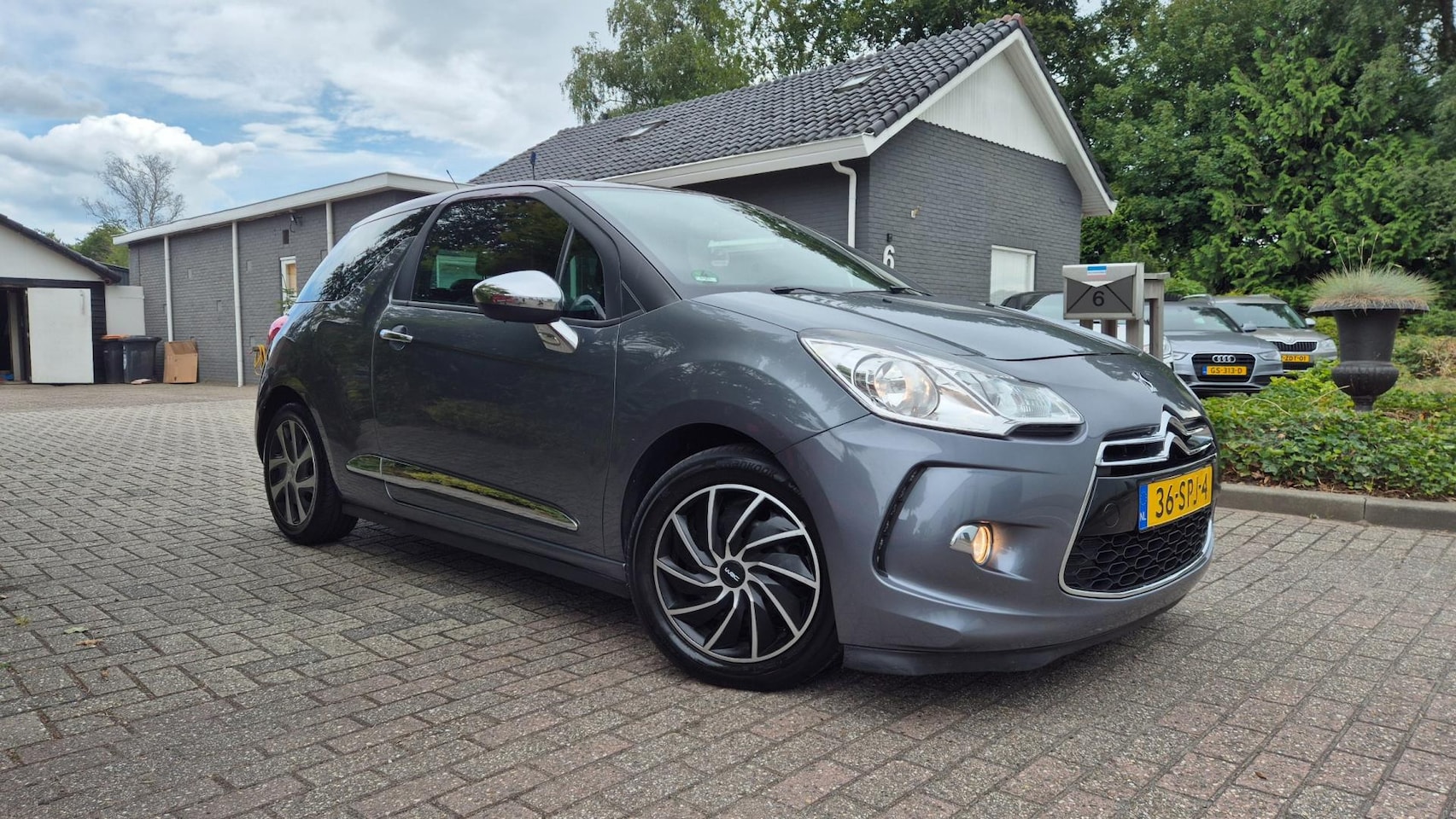 Citroën DS3 - 1.6 e-HDi So Chic LEDER-NAVI-CLIMA-2011 - AutoWereld.nl