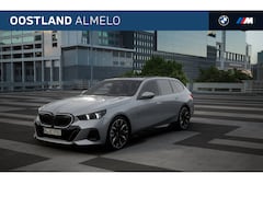 BMW 5-serie Touring - 530e M Sport Automaat / Panoramadak / Trekhaak / Adaptieve LED / Parking Assistant Plus /