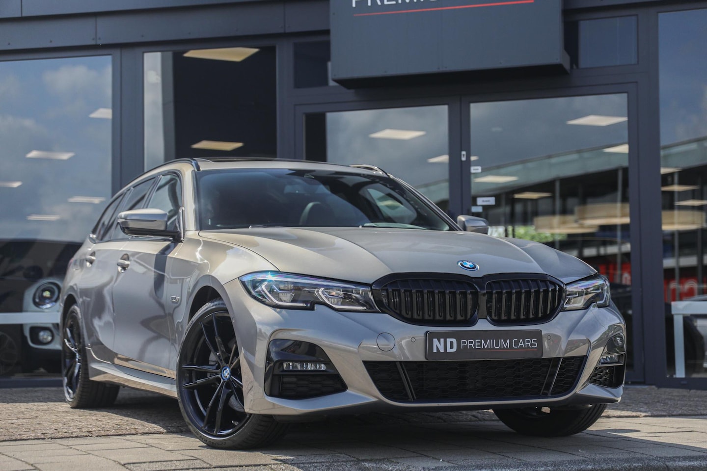 BMW 3-serie Touring - 320e High Executive | M-Sport | Schuif- opendak - AutoWereld.nl
