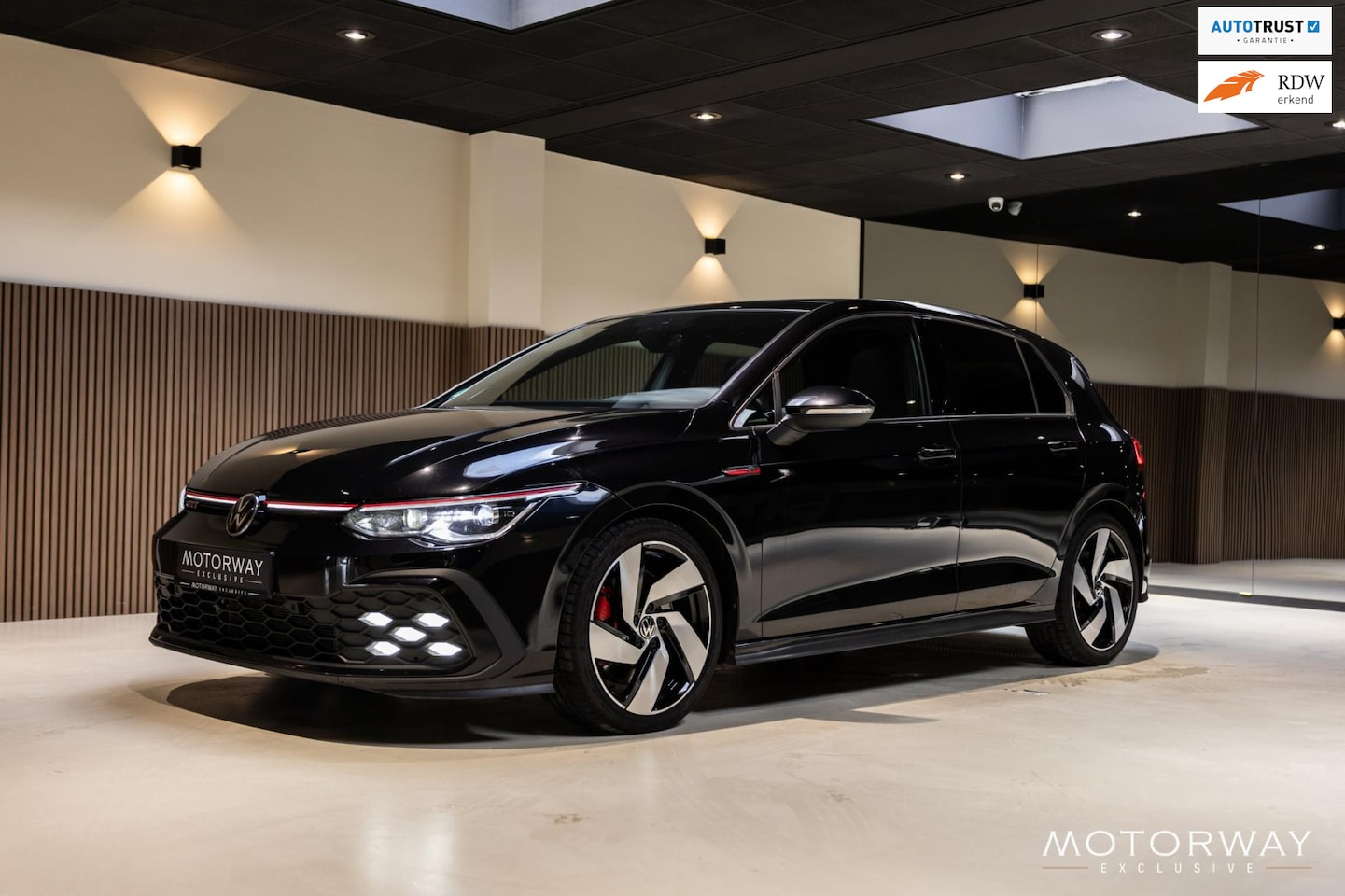 Volkswagen Golf - 2.0 TSI GTI |PANO|HUD|IQ|HARMANKARDON|KEYLESS|SFEER|CAMERA|BLINDSPOT - AutoWereld.nl