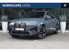 BMW iX - xDrive50 High Executive / Sportpakket / Trekhaak / Laserlight / Multifunctionele Stoelen /