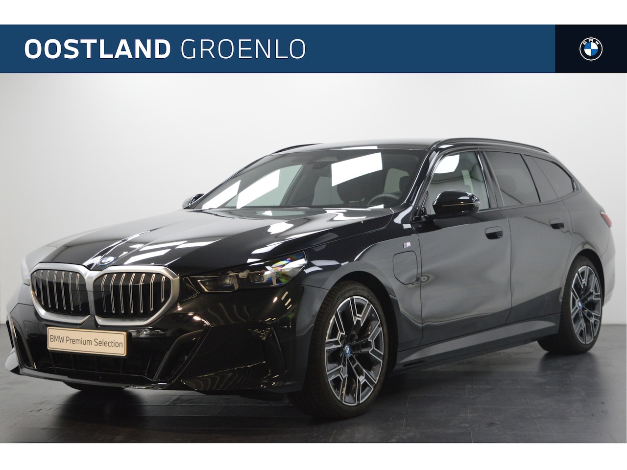 BMW 5-serie Touring - 530e M Sport Automaat / Achteruitrijcamera / Adaptieve LED / Parking Assistant / M Sporton - AutoWereld.nl