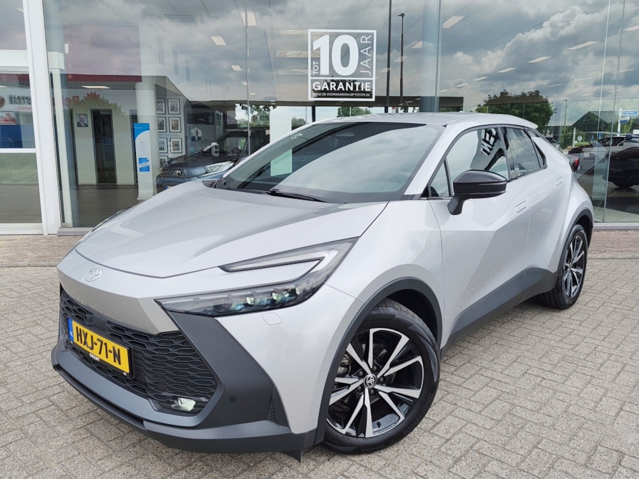 Toyota C-HR - 1.8 Hybrid 140 First Edition | Navi | Sensoren v/a | El. Achterk - AutoWereld.nl