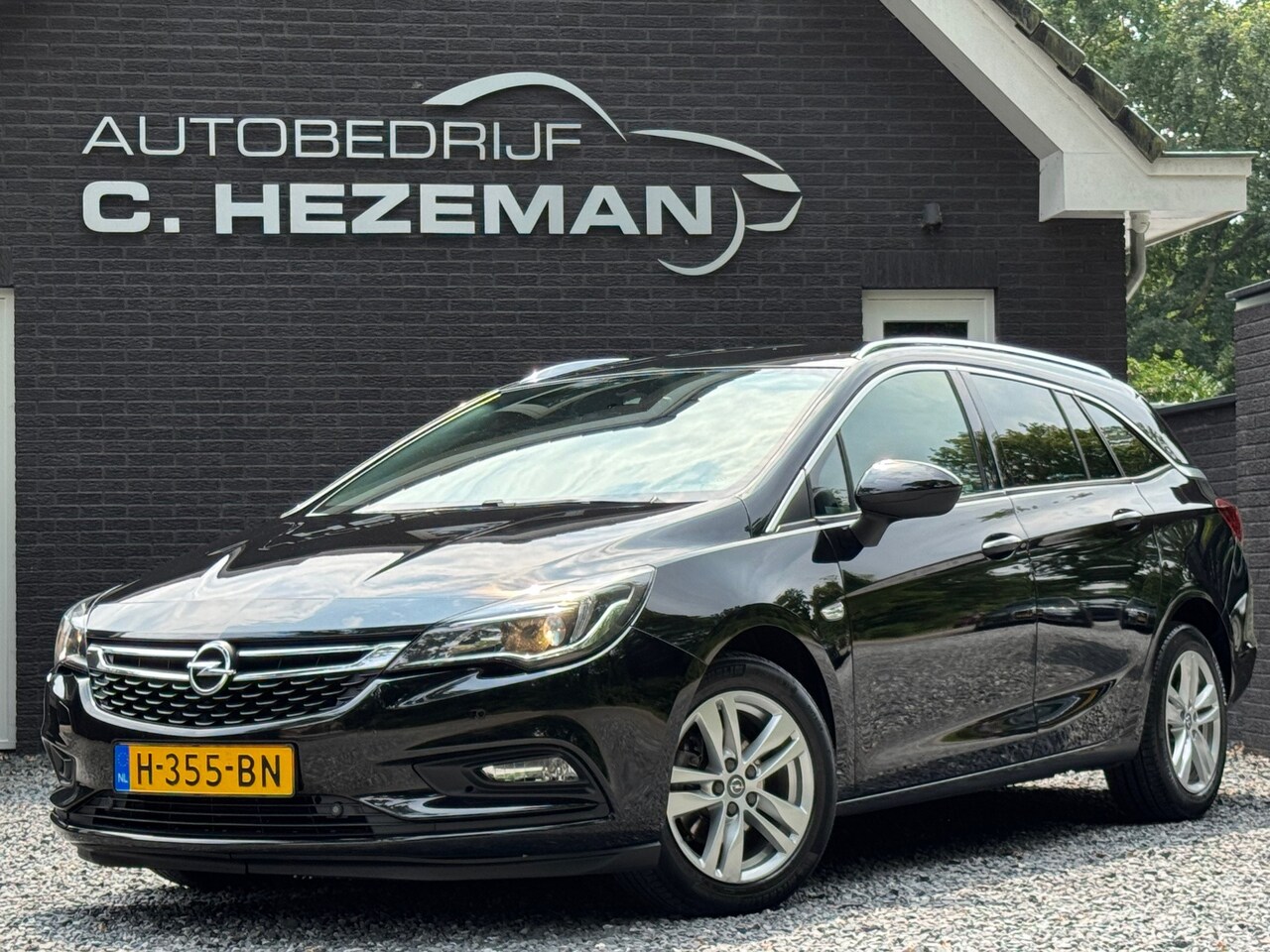 Opel Astra Sports Tourer - 1.4 Innovation Automaat Navigatie Xenon LEDER KeylessGO Cruise Camera - AutoWereld.nl