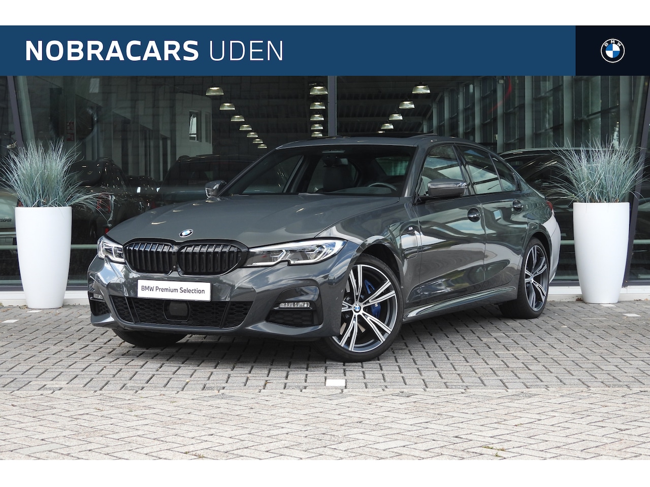 BMW 3-serie - 330e Automaat / Schuif-kanteldak / Sportstoelen / Laserlicht / Adaptief M onderstel / Comf - AutoWereld.nl