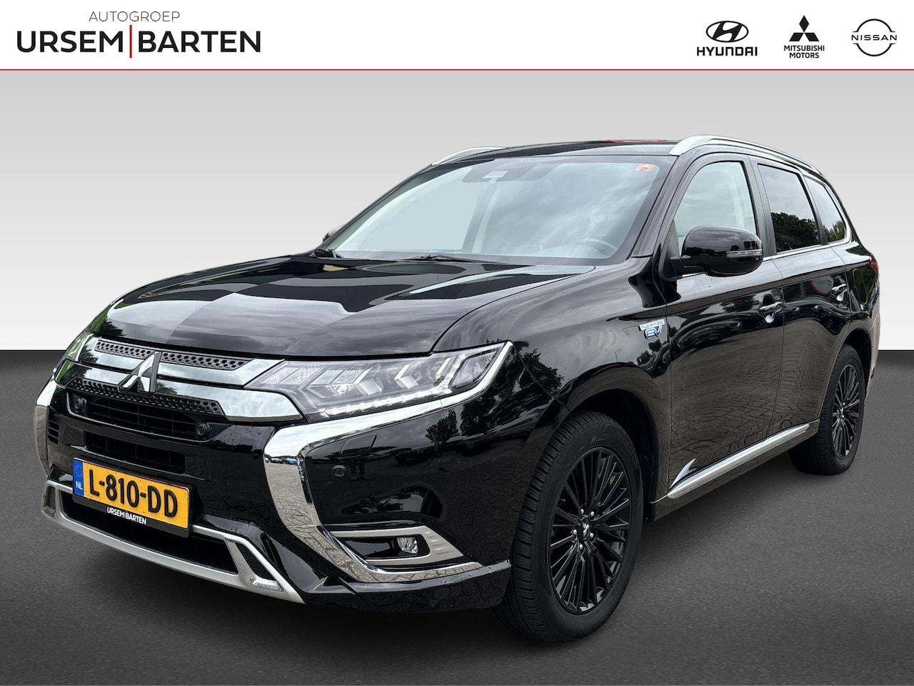 Mitsubishi Outlander - 2.4 PHEV LIMITED + adaptive cruise controle | elektrische achterklep | Tom Tom | verwarmba - AutoWereld.nl