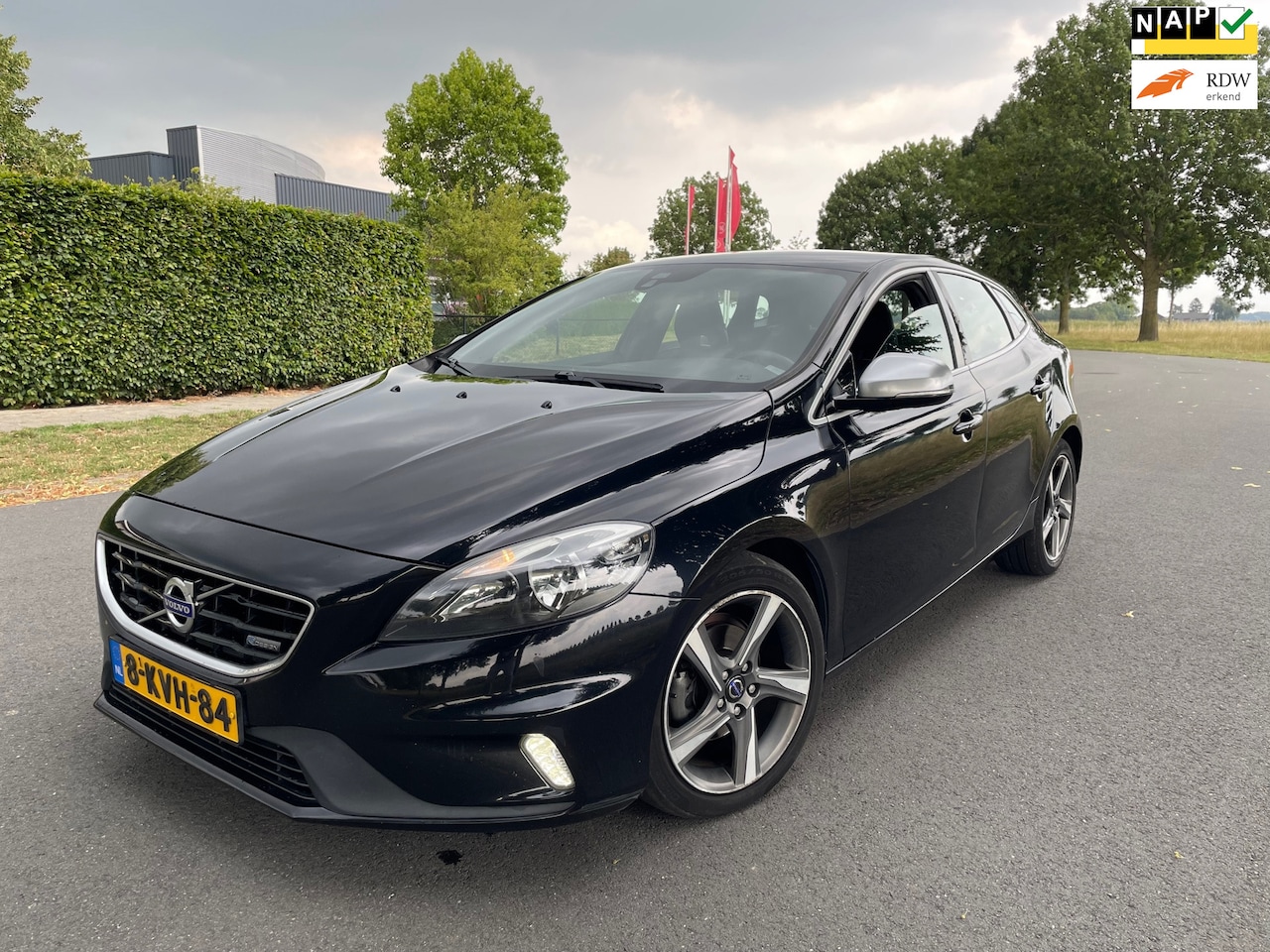 Volvo V40 - 1.6 D2 R-Design NAP/CLIMA/LEER/APK - AutoWereld.nl