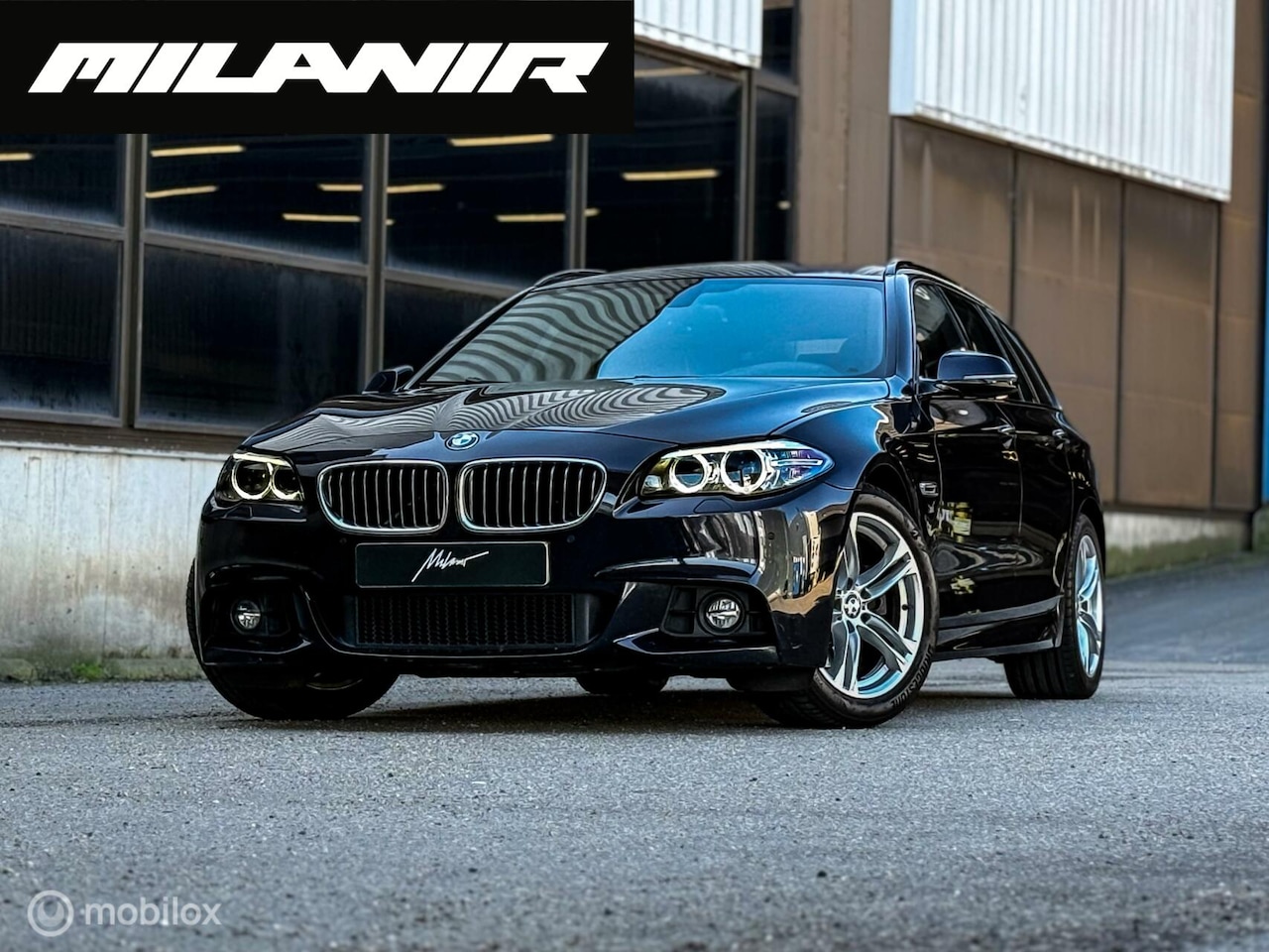 BMW 5-serie Touring - 520d High Executive | Leder | Trekhaak - AutoWereld.nl