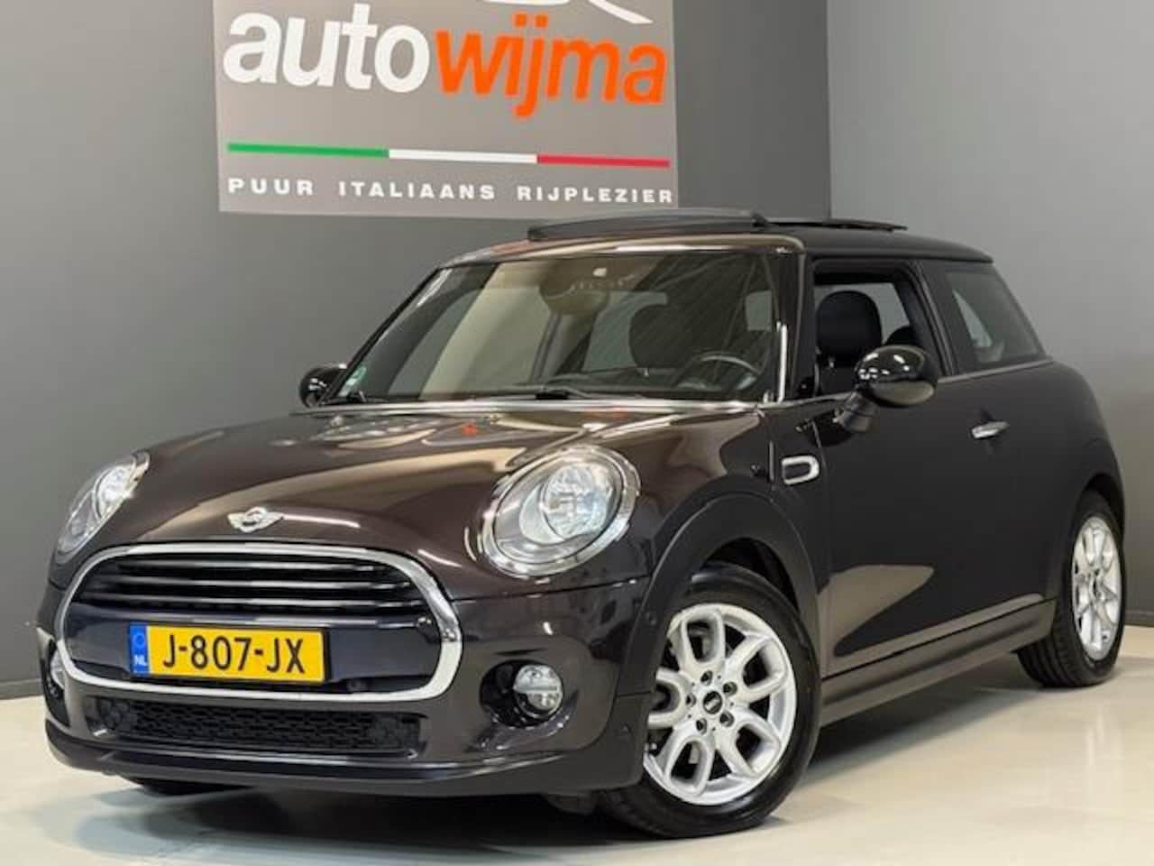 MINI Cooper - Mini 1.5 Serious Automaat Panoramadak, Sportstoelen, navigatie, led lampen, climate contro - AutoWereld.nl