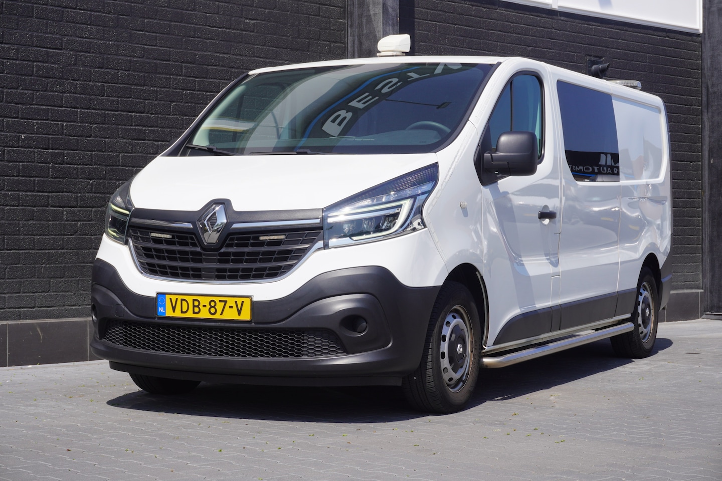 Renault Trafic - 2.0 dCi 120PK L2 Dubbel Cabine EURO 6 - Airco - Navi - Cruise - €14.900,- Excl. - AutoWereld.nl