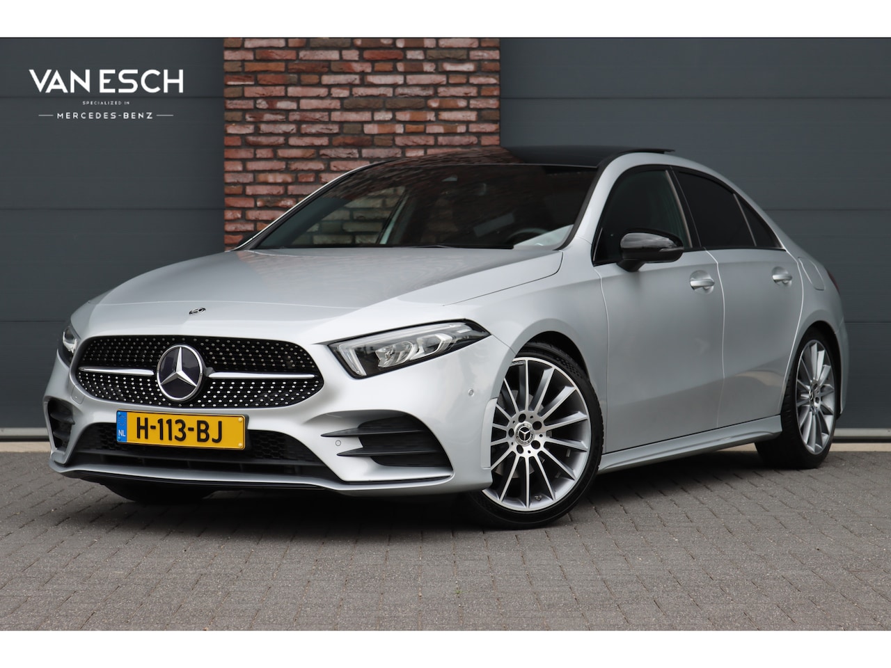Mercedes-Benz A-klasse - 180 Business Solution AMG Line Aut7 | Panoramadak | Nightpakket | Zitcomfortpakket | Stoel - AutoWereld.nl