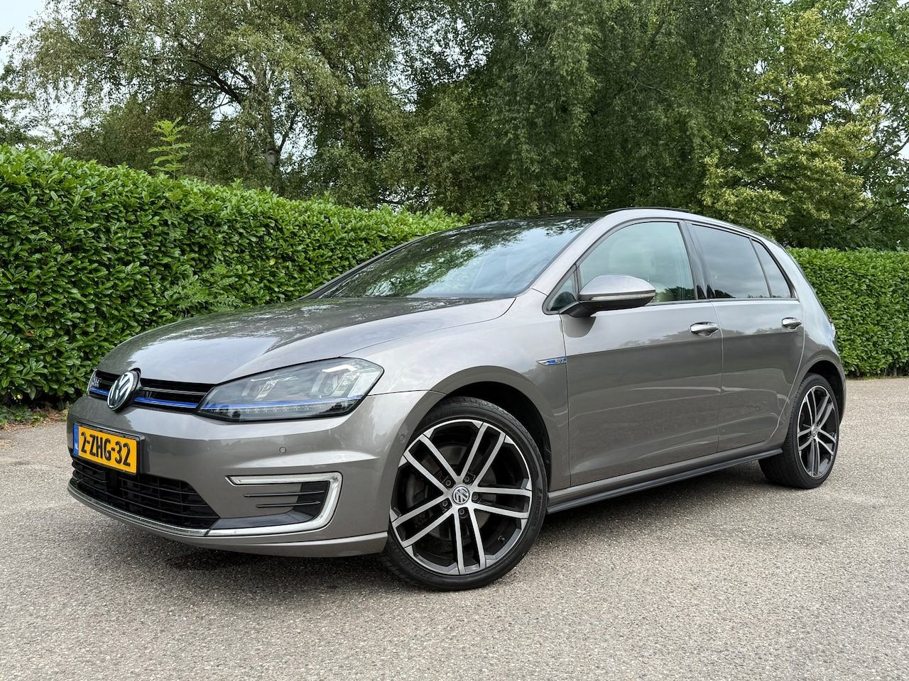 Volkswagen Golf - 1.4 TSI GTE Automaat | Panoramadak | Leder | 18" Velgen | Navi | Clima | Trekhaak | PDC | - AutoWereld.nl