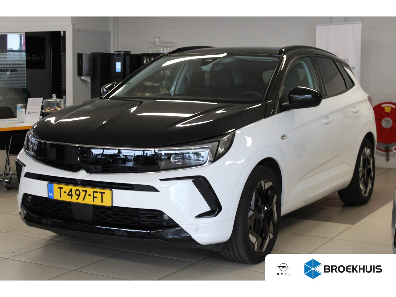Opel Grandland - 1.6 Turbo Plug-In Hybrid 4x4 GSe / Navigatie / 360 Camera / Keyless / LEDER / Stuur -en St - AutoWereld.nl