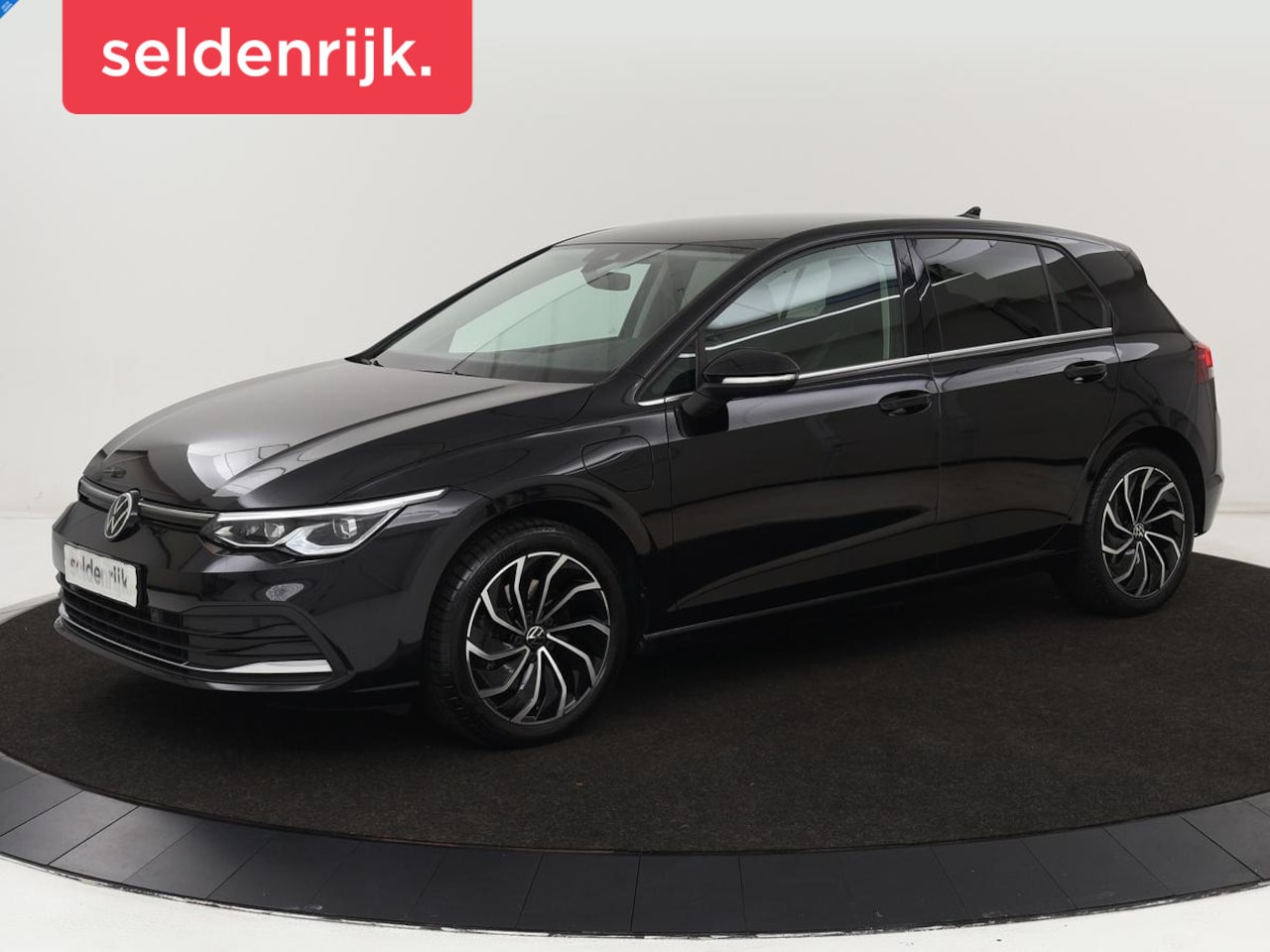 Volkswagen Golf - 1.4 eHybrid Style | Stoelverwarming | Carplay | Sfeerverlichting | Navigatie | Full LED | - AutoWereld.nl