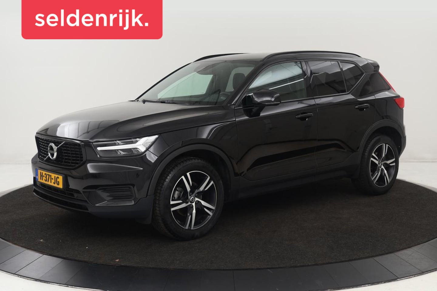 Volvo XC40 - 1.5 T3 R-Design | Leder/Alcantara | Full LED | Navigatie | PDC | Climate control | Getint - AutoWereld.nl