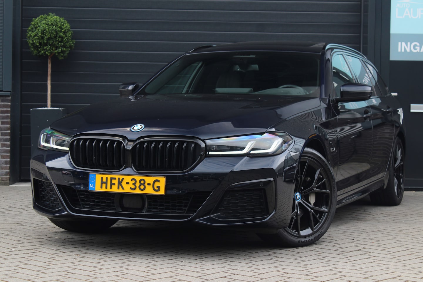 BMW 5-serie Touring - 530e xDrive M Sport | Pano | Massage | ACC | H&K - AutoWereld.nl